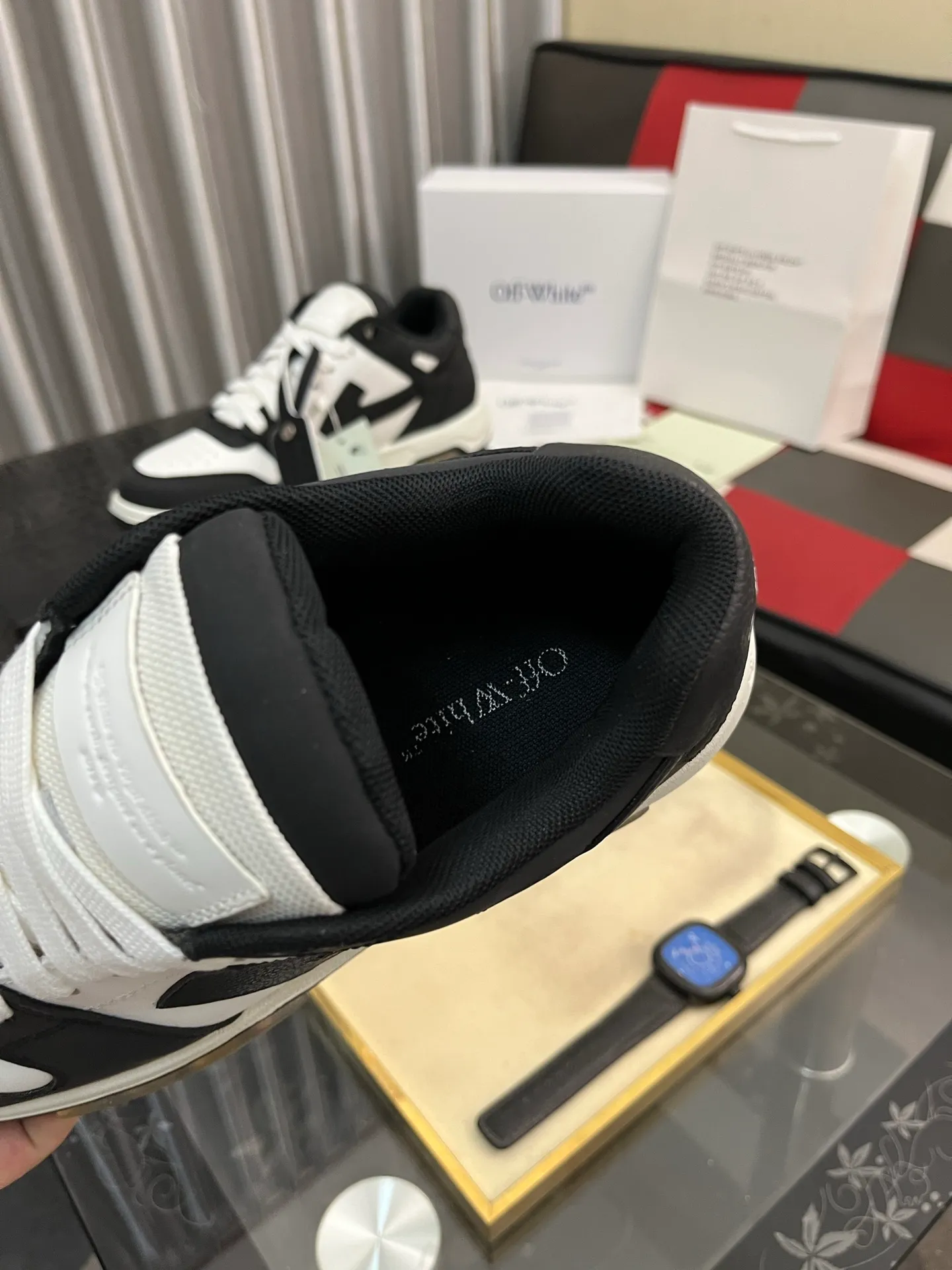 Men's shoes 💰600⌚️⌚️ OFF-White C/O VirGil Abloh fashionable and versatile casual shoes. Exclusive first release of the new model. Made of environmentally friendly cowhide leather and mesh fabric upper material. The insole is embedded with foam cushioning EVA material. The correct midsole is equipped with EVA lightweight cushioning. External tooth nail rubber outsole. The correct accessories can be customized simultaneously. Women's model: 35-40 Men's model: 39-45